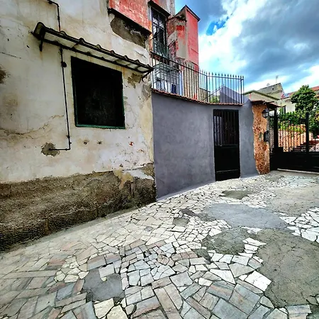 La Bella Terrazza A Materdei Guest house *